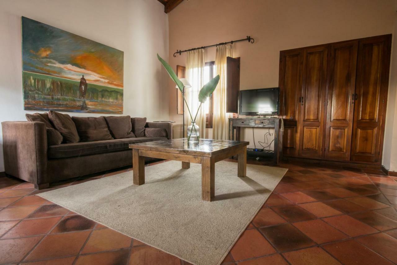 Hotel Torrontes San Lorenzo  Bagian luar foto